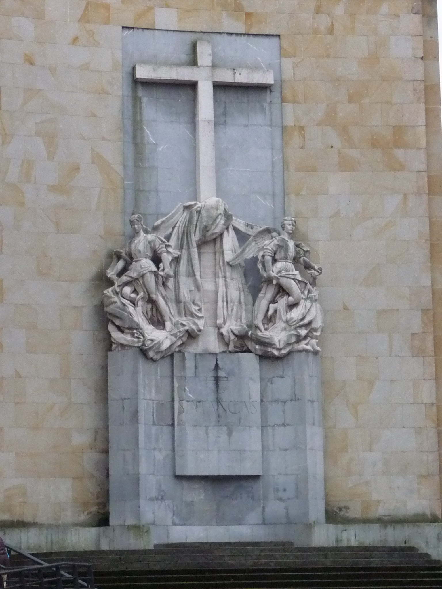 Monumentu del Simancas na fachada del colexu de La Inmaculada de Xixón