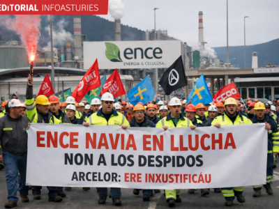 Protesta de trabayadores d’ENCE Navia contra los despidos, con referencia editorial a los ERE d’Arcelor n’Asturies.