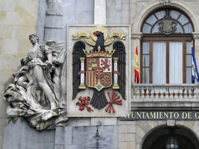 En más de 40 años de gobiernos dizque d'izquierda (PSOE-IU) nun quinxeron esaniciar lso símbolos franquistes d'Asturies