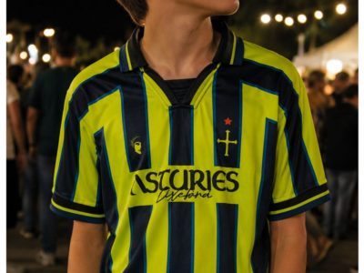 Imaxe d’archivu d’una camiseta con Asturies, usada pa contextualizar una información sobre violencia d’odiu.