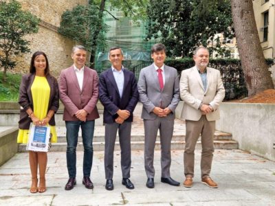 Responsables del Gobiernu d’Asturies, la Cámara de Comerciu d’Uviéu y ASPA na presentación del Plan Renove de vehículos.