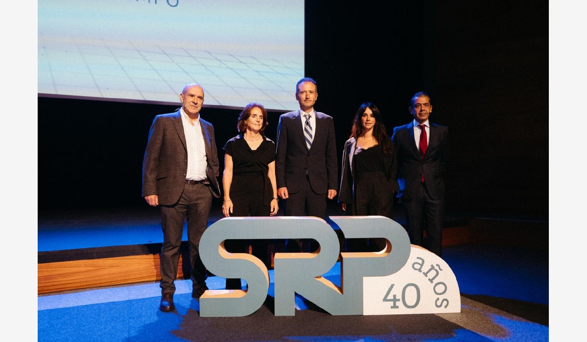 Representantes empresariales y de la Sociedad Rexonal de Promoción nun actu institucional.