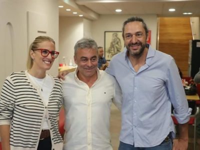 Lara Martínez, Alberto Ferrao y Ramón Tuero xuntos tres la primer votación de les primaries socialistes de Xixón.