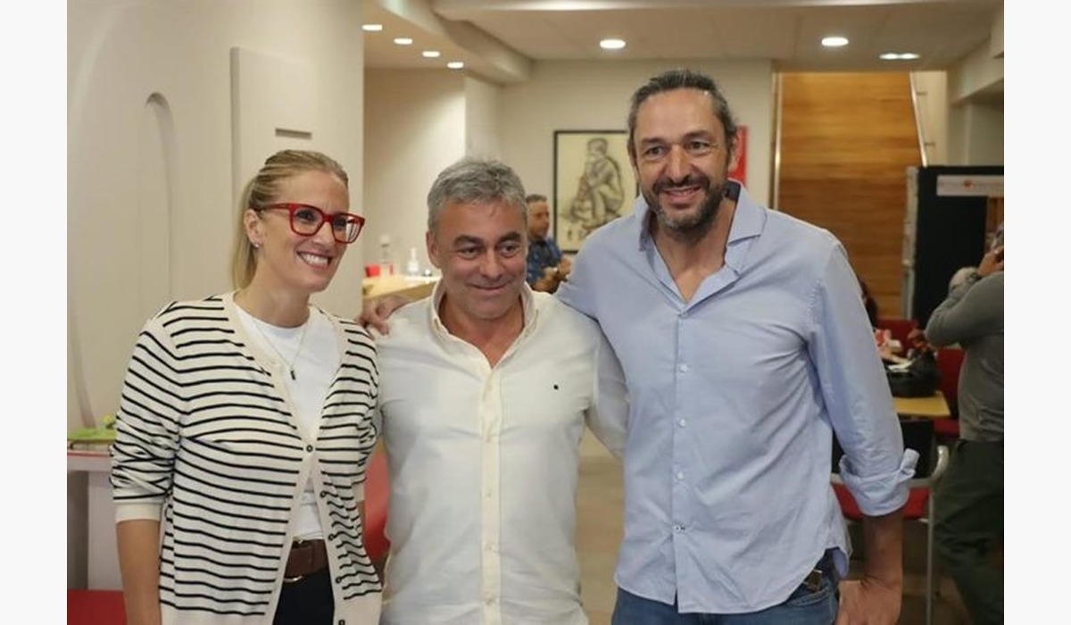 Lara Martínez, Alberto Ferrao y Ramón Tuero xuntos tres la primer votación de les primaries socialistes de Xixón.
