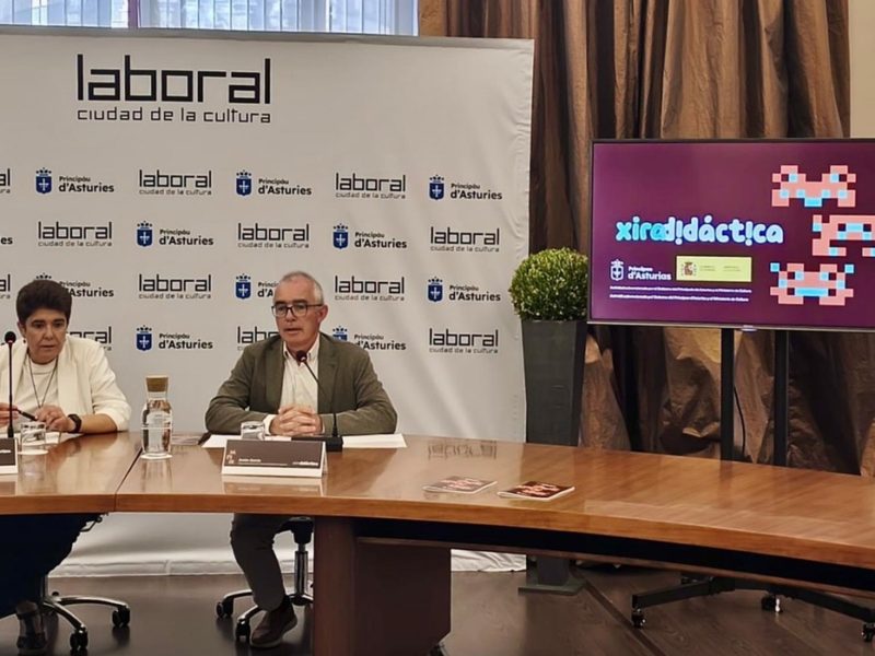 María Dolores Bueno y Antón García na presentación de la Xira Didáctica 2026-2027.