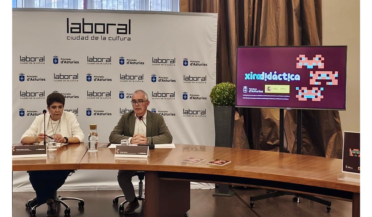 María Dolores Bueno y Antón García na presentación de la Xira Didáctica 2026-2027.