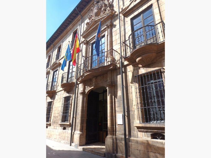 Entrada del Muséu de Belles Artes d’Asturies, n’Uviéu.