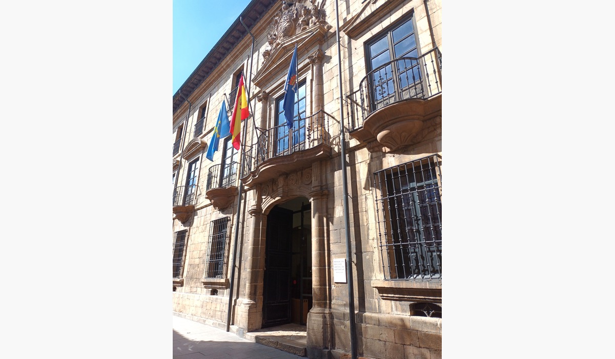 Entrada del Muséu de Belles Artes d’Asturies, n’Uviéu.
