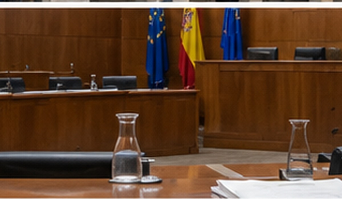 Sala de reuniones institucional ficticia, illustración xenerada con IA