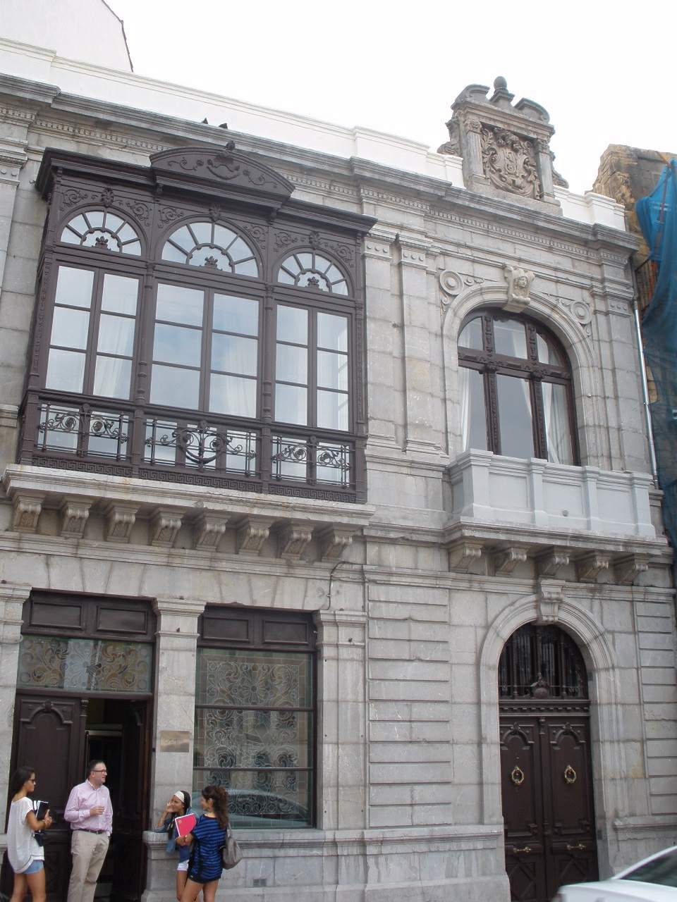 Fachada de la Casa de los Llanes, n’Uviéu, nuna semeya d’archivu de 2017.