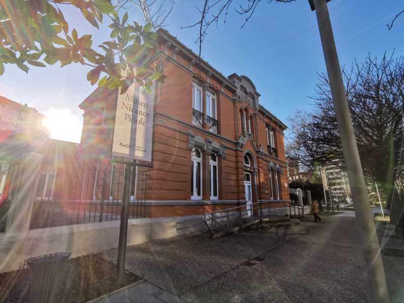 Muséu Nicanor Piñole, nel antiguu Asilu Pola de Xixón.