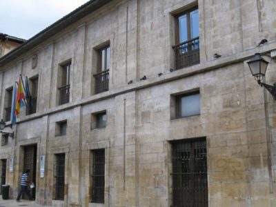 Fachada de la Biblioteca d’Asturies Ramón Pérez de Ayala, n’Uviéu.