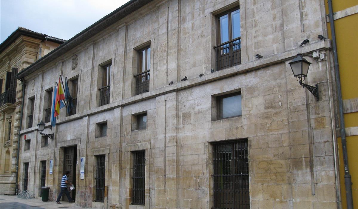 Fachada de la Biblioteca d’Asturies Ramón Pérez de Ayala, n’Uviéu.