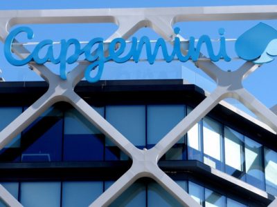 Fachada d’un edificiu de Capgemini n’España col logotipu de la empresa.