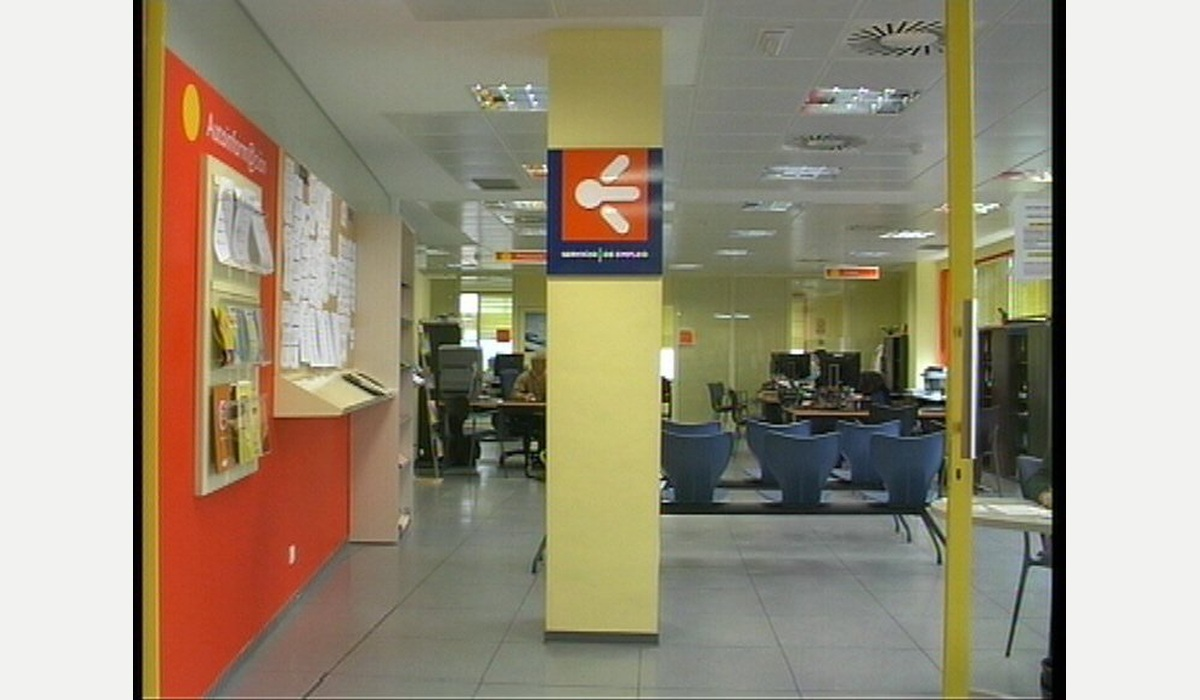 Interior de la oficina del Sepepa en Navia, nuna semeya d’archivu.
