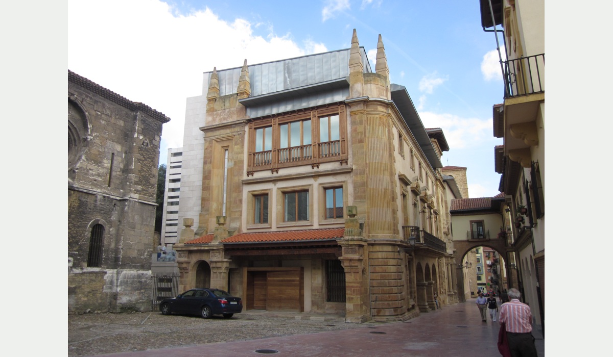 Edificiu del Muséu Arqueolóxicu d’Asturies, n’Uviéu.