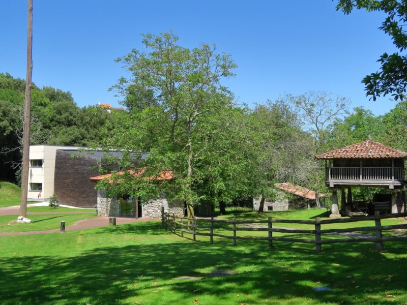 Conxuntu del Muséu Etnográficu del Oriente d’Asturies, en Porrúa.