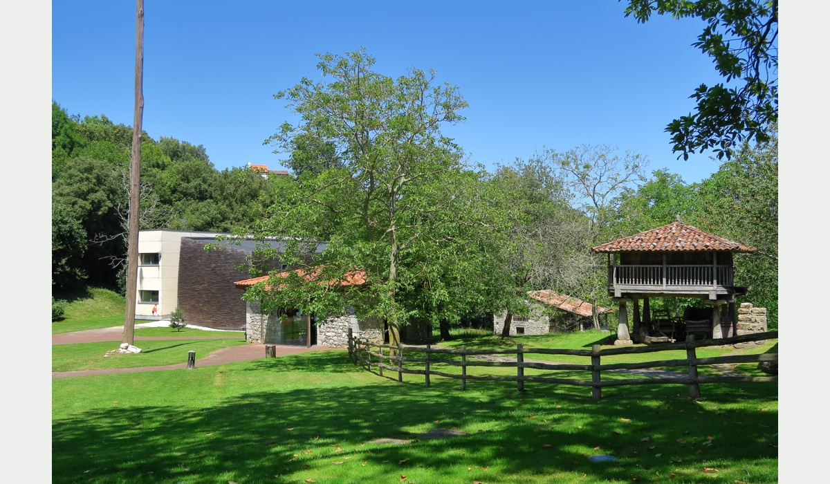 Conxuntu del Muséu Etnográficu del Oriente d’Asturies, en Porrúa.