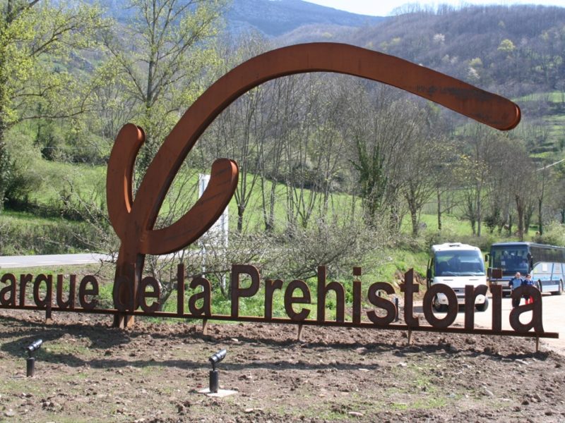 Entrada del Parque de la Prehistoria de Teverga.