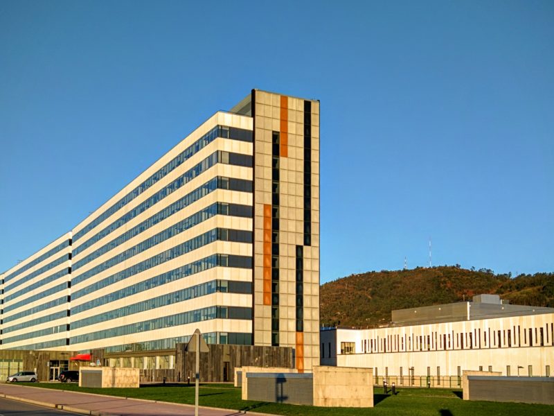 Vista esterior del Hospital Universitariu Central d’Asturies n’Uviéu.