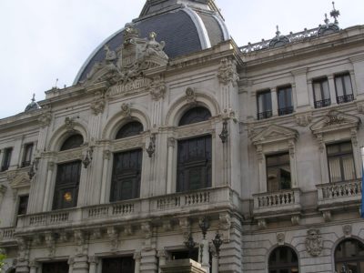 Fachada de la sede de la Xunta Xeneral del Principáu, nel centru d’Uviéu